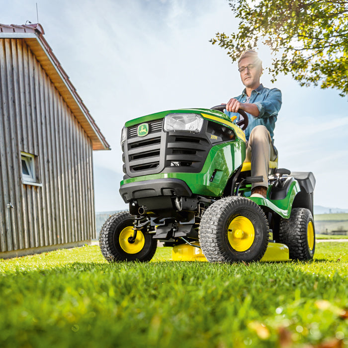 John Deere X117R Ride-on Lawnmower
